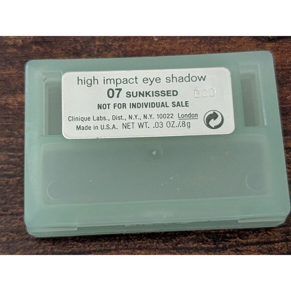 NEW Clinique High Impact Eye Shadow Sunkissed .03 Oz Travel Size Peachy Shimmer - Picture 3 of 4